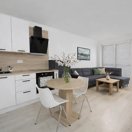 Nook I Morusa Airport *