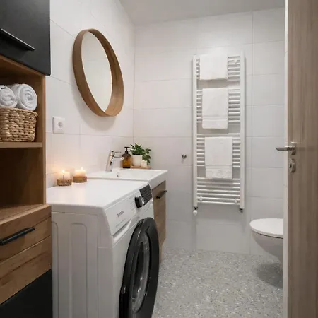 Nook I Morusa Airport Appartamento