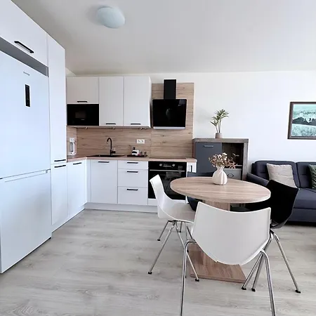 Nook I Morusa Airport Apartment